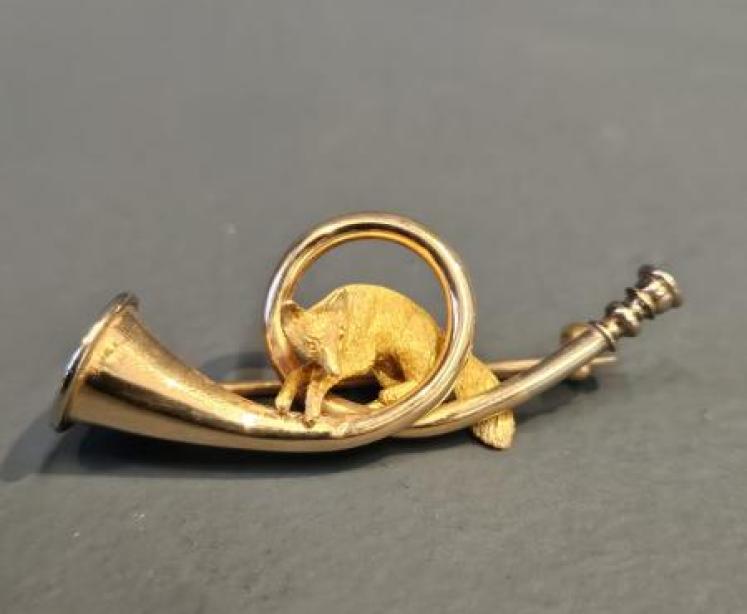 Gold Fox & Hunting Horn Brooch - Image 1