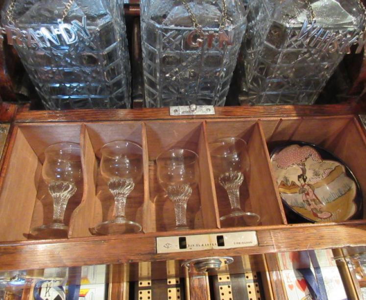 Outstanding Victorian Polished Oak Gaming Tantalus - Image 2