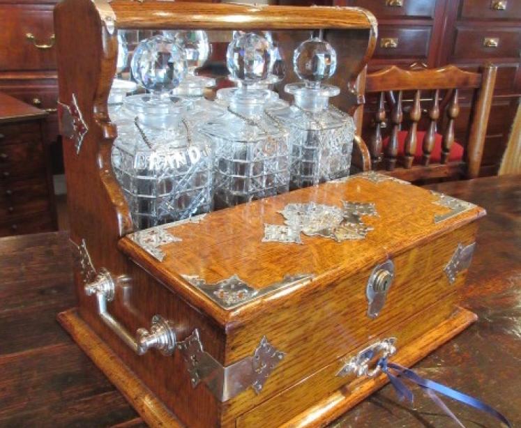 Outstanding Victorian Polished Oak Gaming Tantalus - Image 4