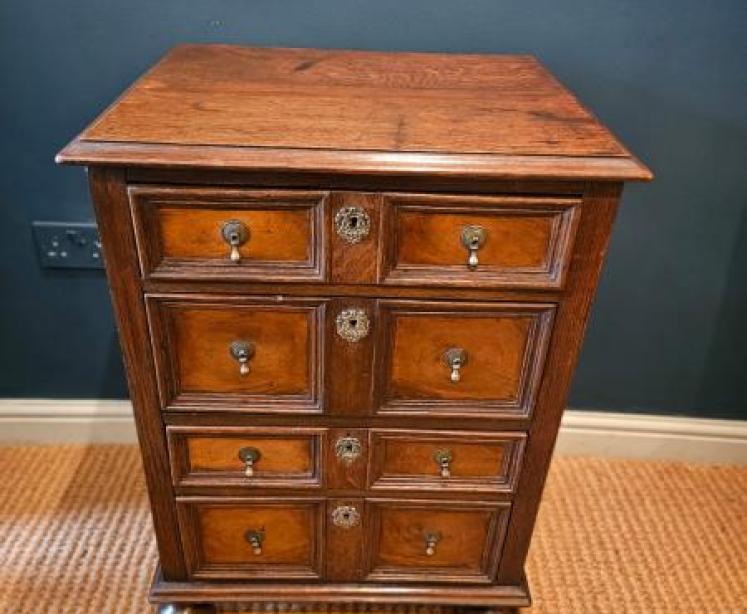 Small Period Oak and Walnut Chest of Drawers  - Image 3