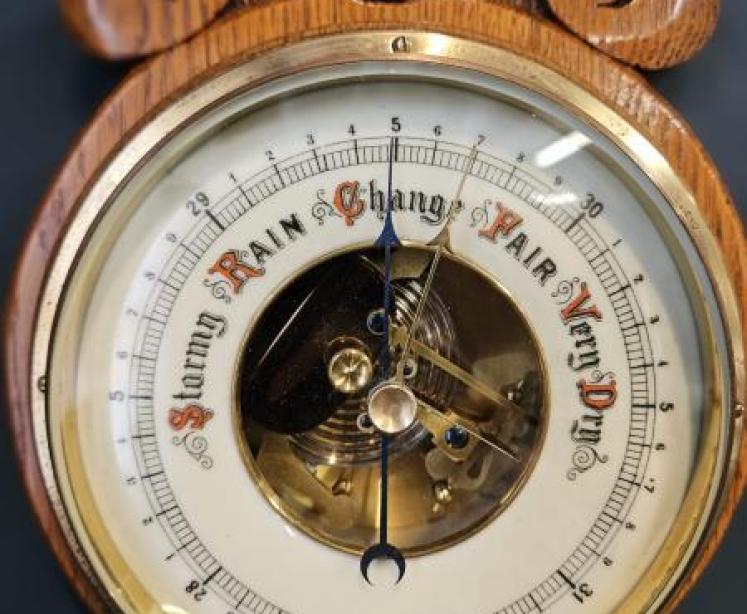 Small Victorian Oak Banjo Barometer - Image 3