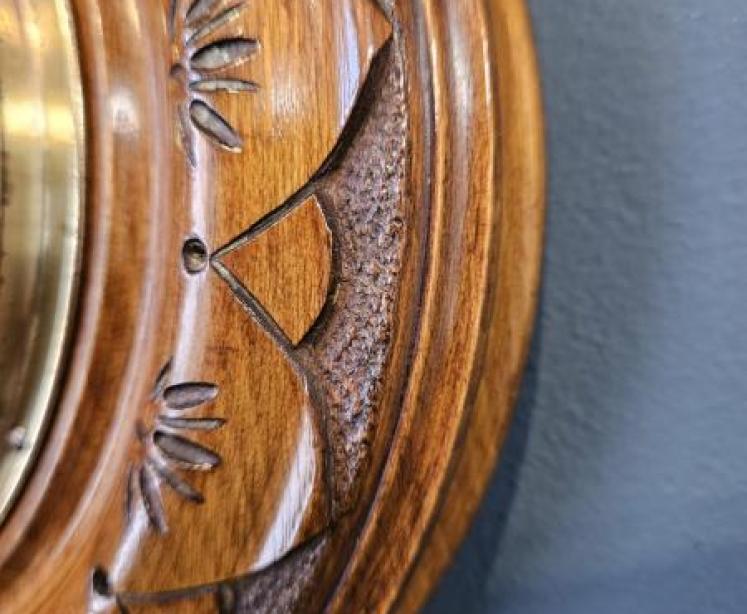 Late Victorian Walnut Cased Aneroid Barometer - Image 4