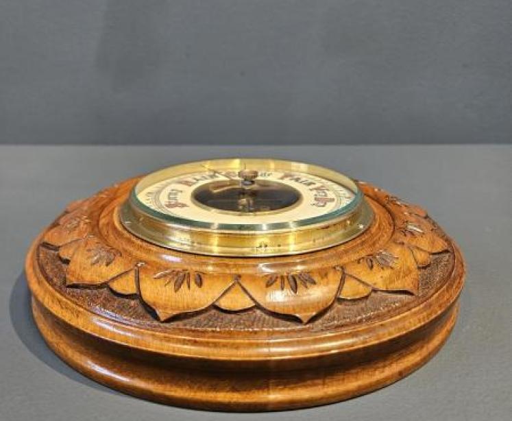Late Victorian Walnut Cased Aneroid Barometer - Image 5