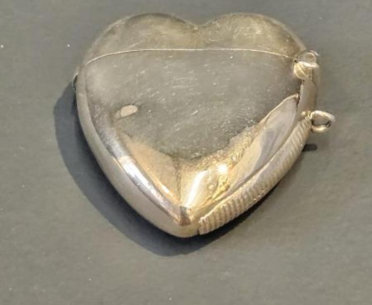 Victorian Silver Heart Shaped Vesta Case - Image 1