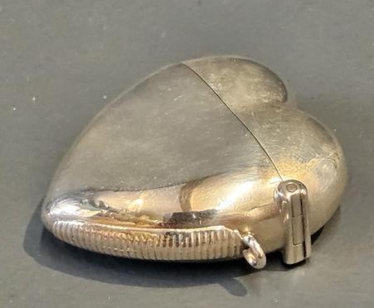 Victorian Silver Heart Shaped Vesta Case - Image 5