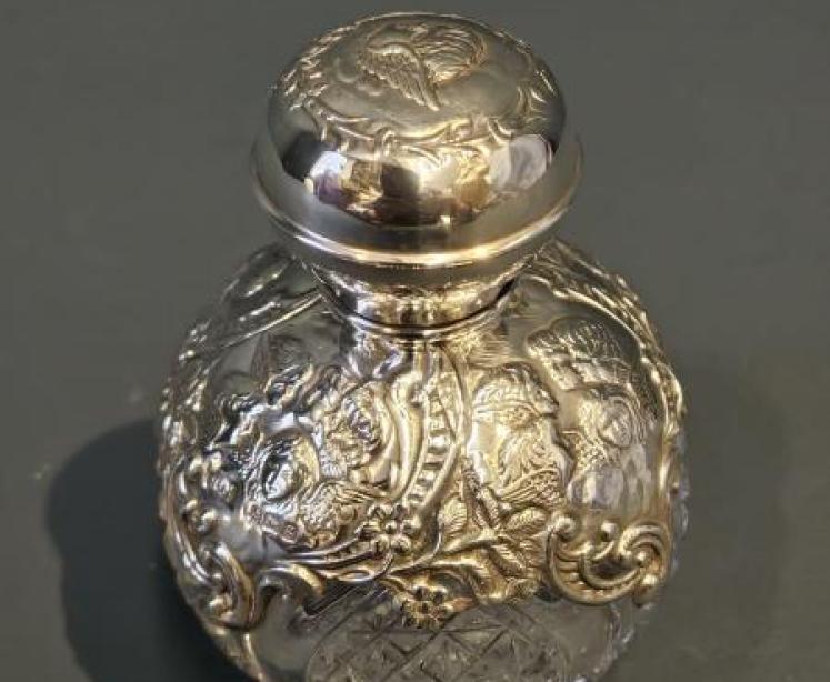 Fine Quality Edwardian Silver Overlaid Scent Bottle - Image 2