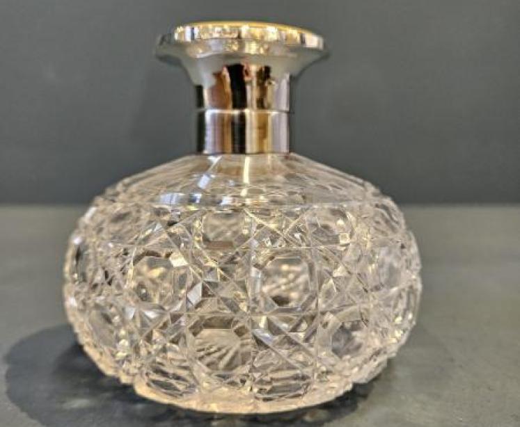 Silver and Yellow Engine Turned Enamel Topped Crystal Scent Bottle - Image 2