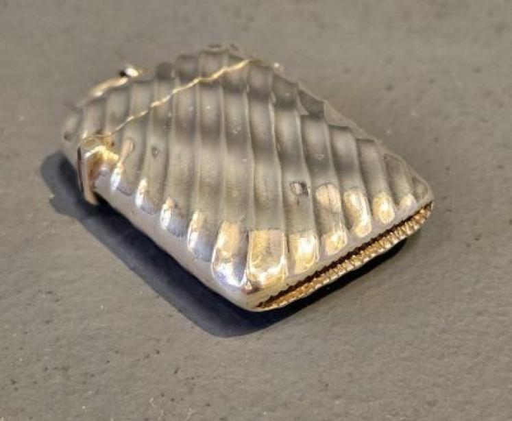 Unusual Victorian Silver Wavy & Ribbed Vesta Case - Image 2