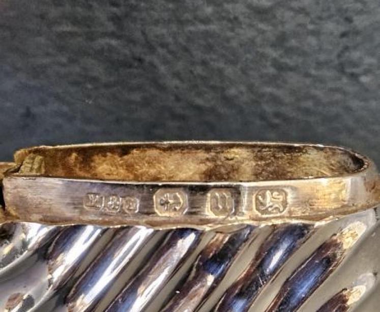 Unusual Victorian Silver Wavy & Ribbed Vesta Case - Image 7