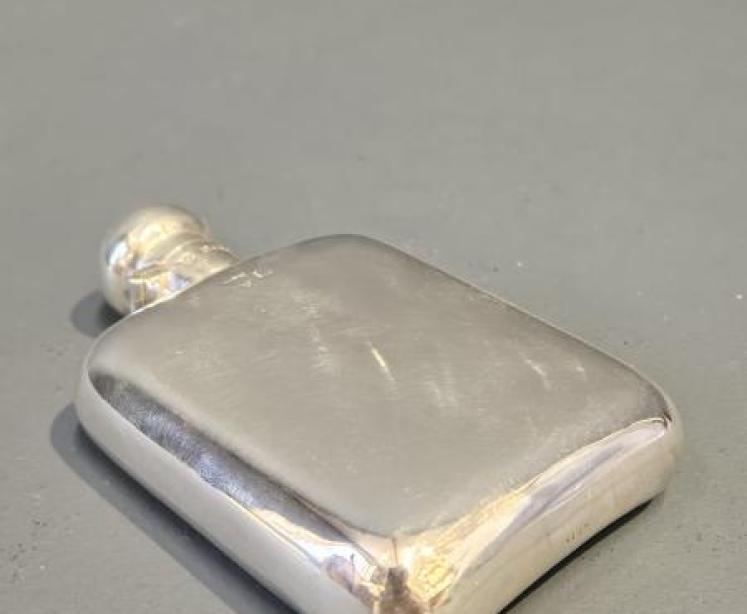 George V Curved Silver Hip Flask - Image 2