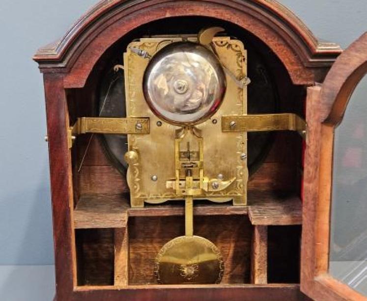 Regency Pad Top Bracket Clock by Thwaites and Reed - Image 4