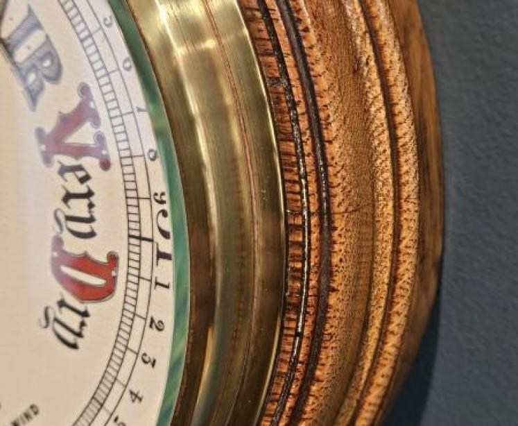 Victorian Carved Oak Banjo Barometer - Image 4