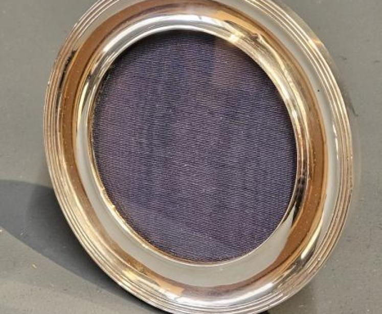 Circular Silver Photo Frame - Image 5