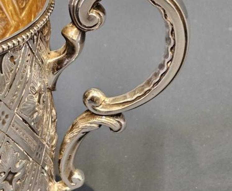 Fine Quality Victorian Quilted Silver Mug - Image 2