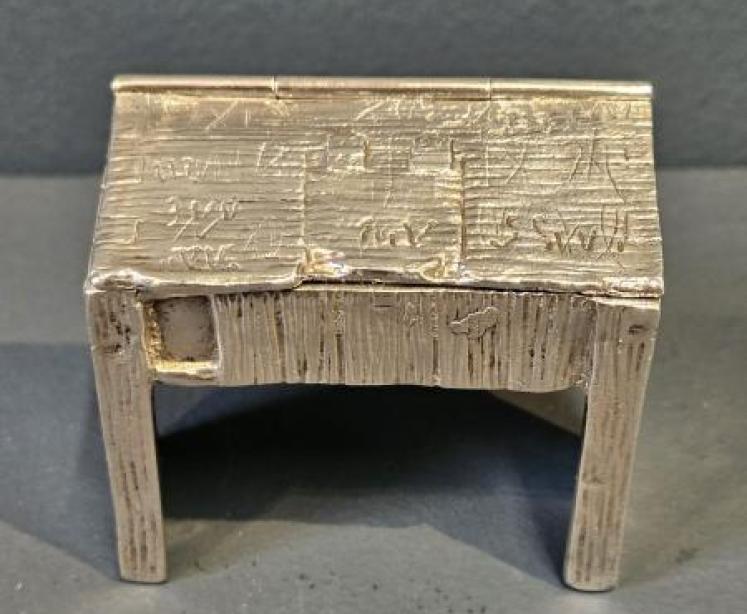 Rare Silver William Shakespeare Desk Stamp Box - Image 2