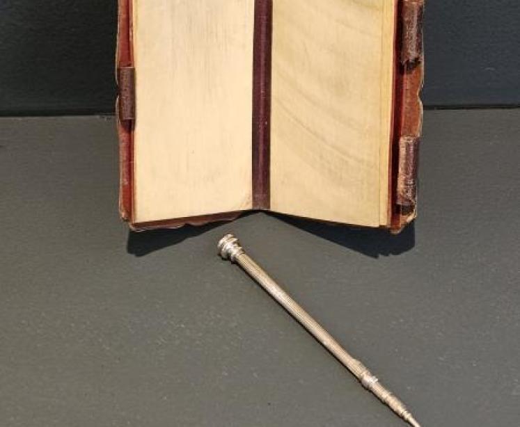 Fine Quality Aide-mémoire by Nathaniel Mills - Image 2