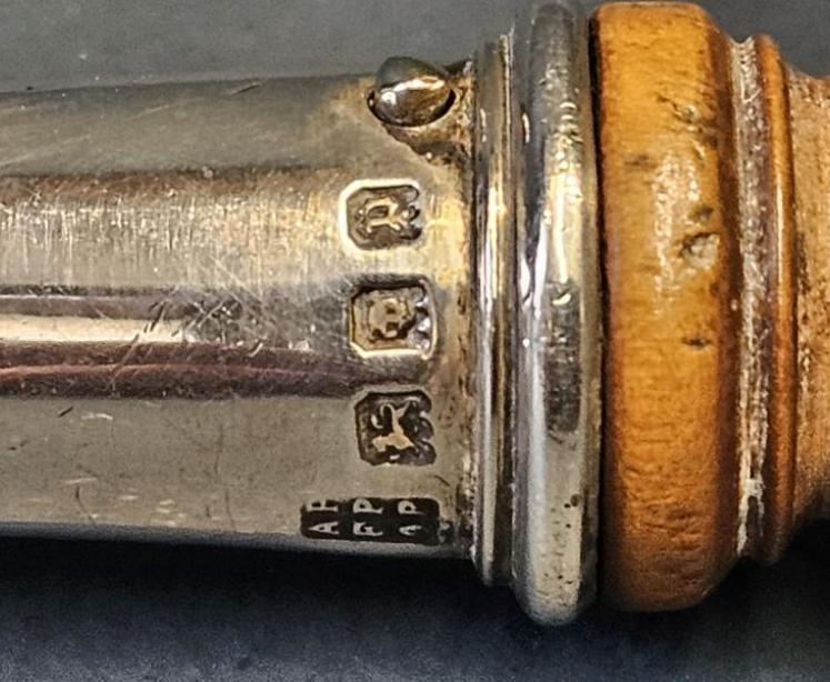 Rare Edwardian Long Handle Cast Silver Snuffer - Image 3