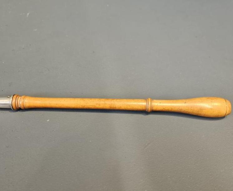 Rare Edwardian Long Handle Cast Silver Snuffer - Image 4