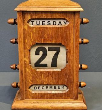 Late Victorian Oak Perpetual Desk Calendar