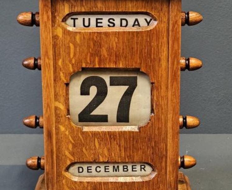 Late Victorian Oak Perpetual Desk Calendar - Image 1