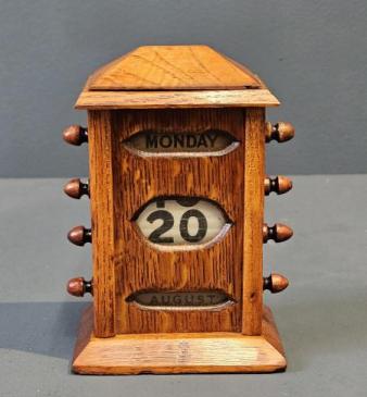 Small Late Victorian Oak Perpetual Desk Calendar