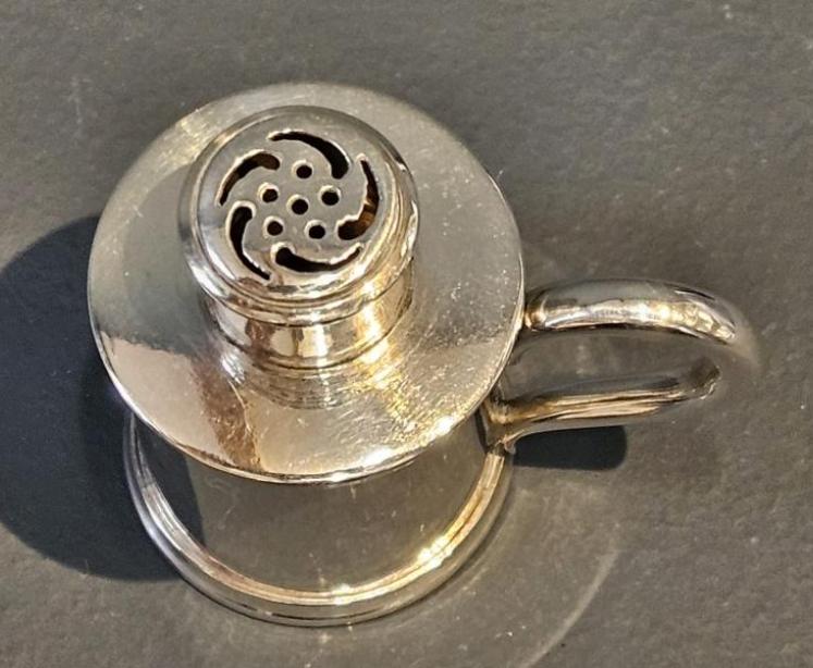 George III Silver Pounce Pot - Image 3