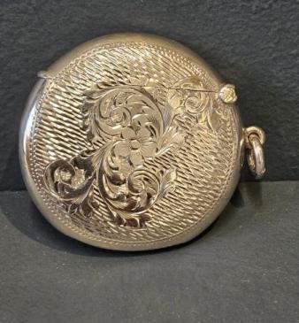 Fine Quality Edwardian Engraved Silver Circular Vesta Case