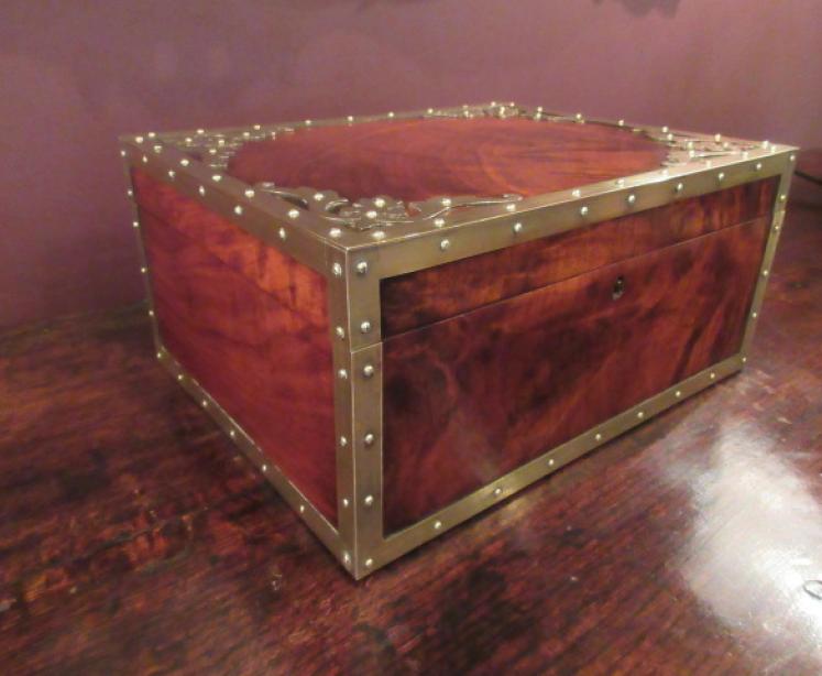 Top Quality Mid Victorian Walnut & Brass Jewel Box - Image 5