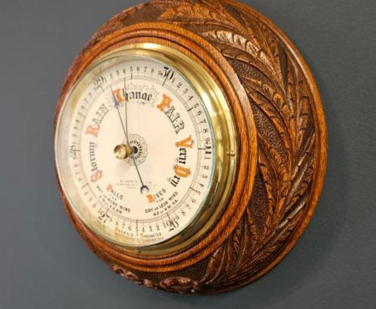 Victorian Carved Leaf and Bow Carved Oak Barometer - Image 4