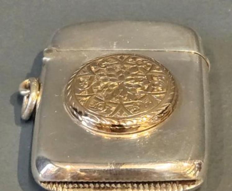 Silver and 9ct Gold Medallion Vesta Case - Image 7