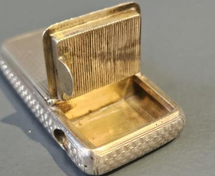 Unusual Mid Victorian Silver Vesta and Cheroot Cutter - Image 3