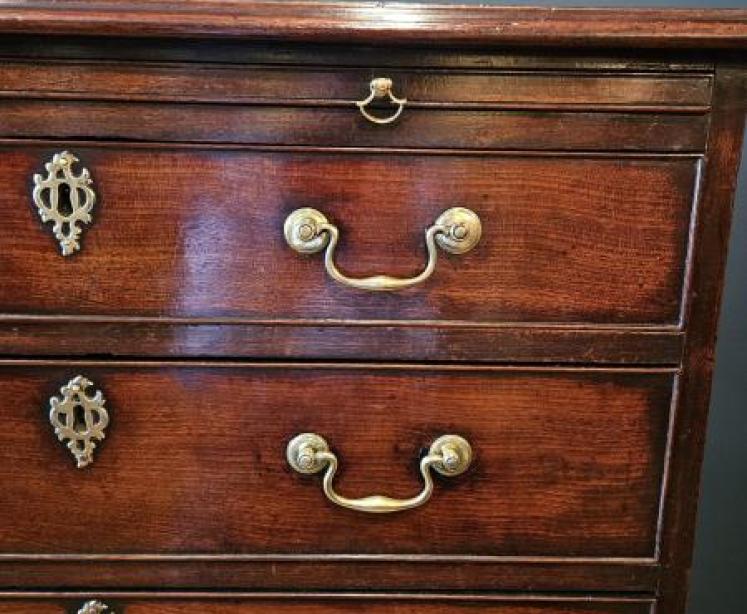 Small George III Mahogany Chest with Brushing Slide - Image 4