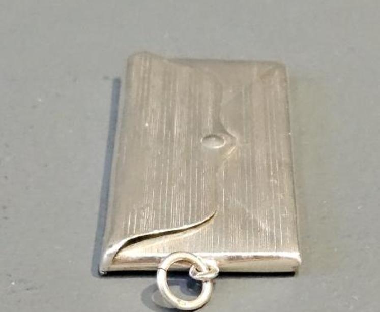 Engine Turned Silver Triple Stamp Envelope - Image 2