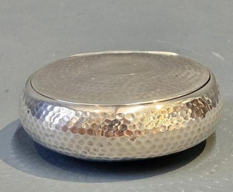 Large Planished Silver Tobacco Box - Image 2