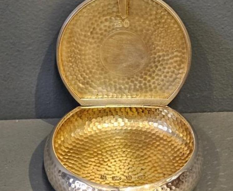 Large Planished Silver Tobacco Box - Image 4