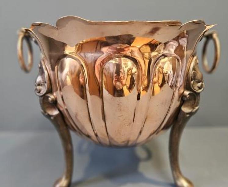 Quality Art Nouveau Copper Planter - Image 2