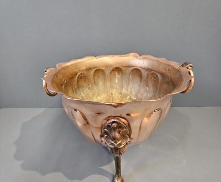 Quality Art Nouveau Copper Planter - Image 3