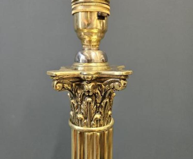 Edwardian Brass Corinthian Column Table Lamp - Image 2