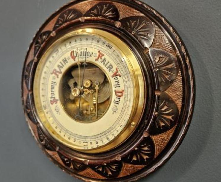 Victorian Petal Carved Mahogany Aneroid Barometer - Image 3