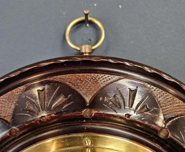 Victorian Petal Carved Mahogany Aneroid Barometer - Image 5