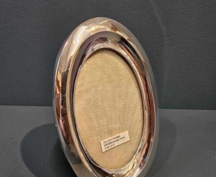George V Oval Silver Photo Frame - Image 2