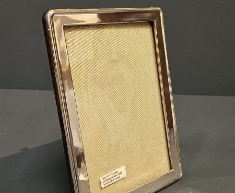 Walker & Hall Silver Photo Frame - Image 4