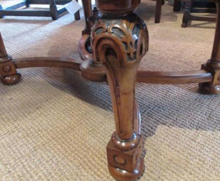 Stunning Mid Victorian Figured Walnut Coffee Table - Image 4