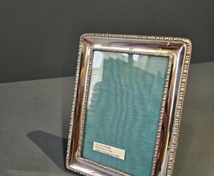 George V Silver Beaded Border Photo Frame - Image 2