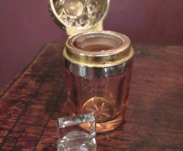 Top Quality Victorian Silver & Blush Pink Scent - Image 3