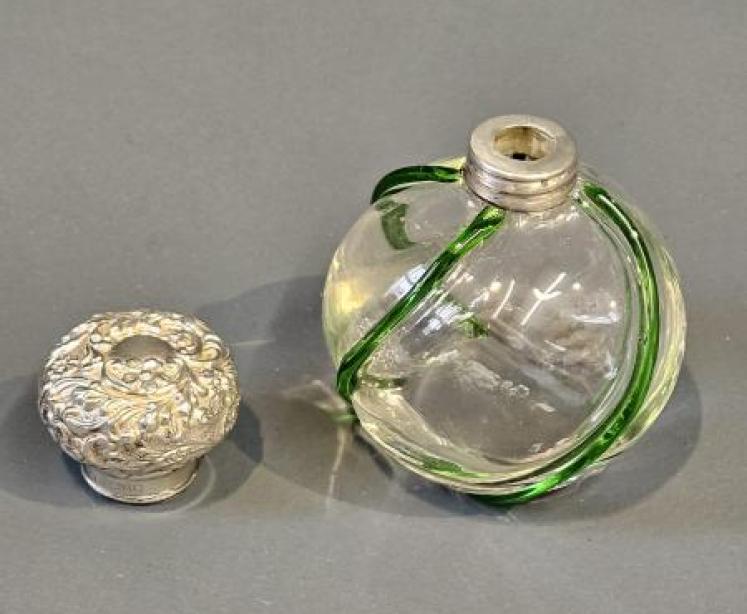 Art Nouveau Glass Silver Top Scent Bottle - Image 2