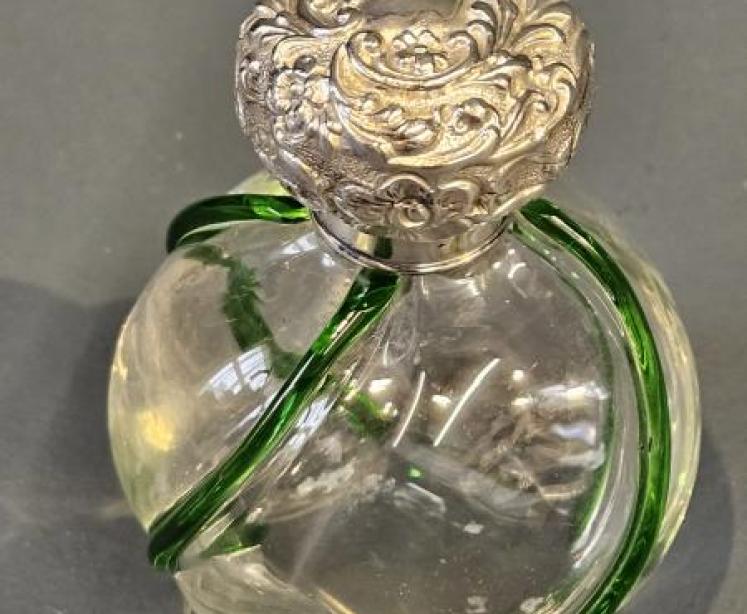 Art Nouveau Glass Silver Top Scent Bottle - Image 3