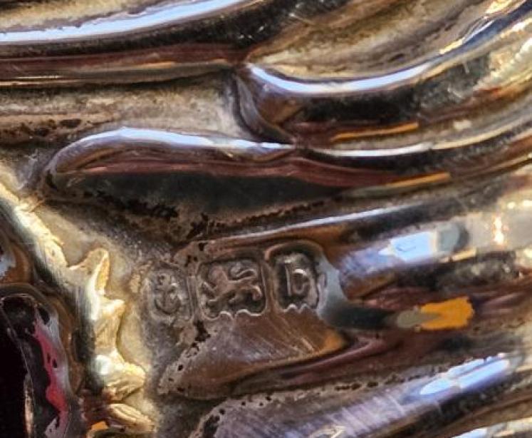 Large Victorian Embossed Silver Photo Frame  - Image 5