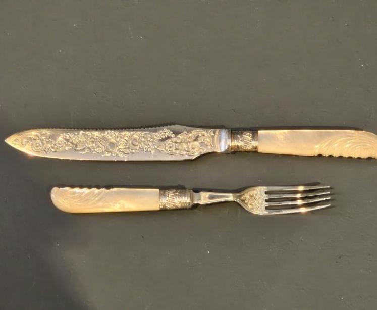 Victorian Silver and Mother of Pearl Fruit Dessert Servers - Image 3