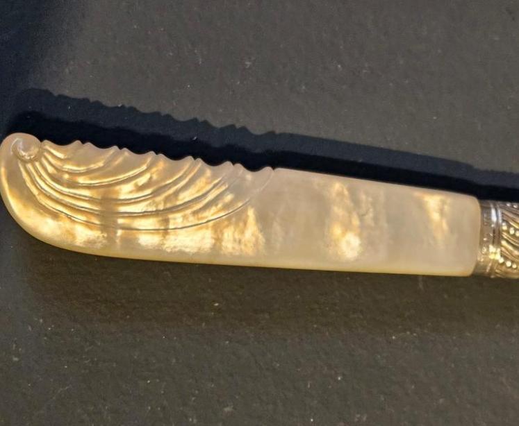 Victorian Silver and Mother of Pearl Fruit Dessert Servers - Image 4